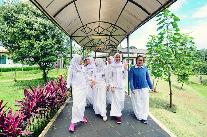Alumni 2009 ini sukses lulus dengan nilai tertinggi di kampusnya